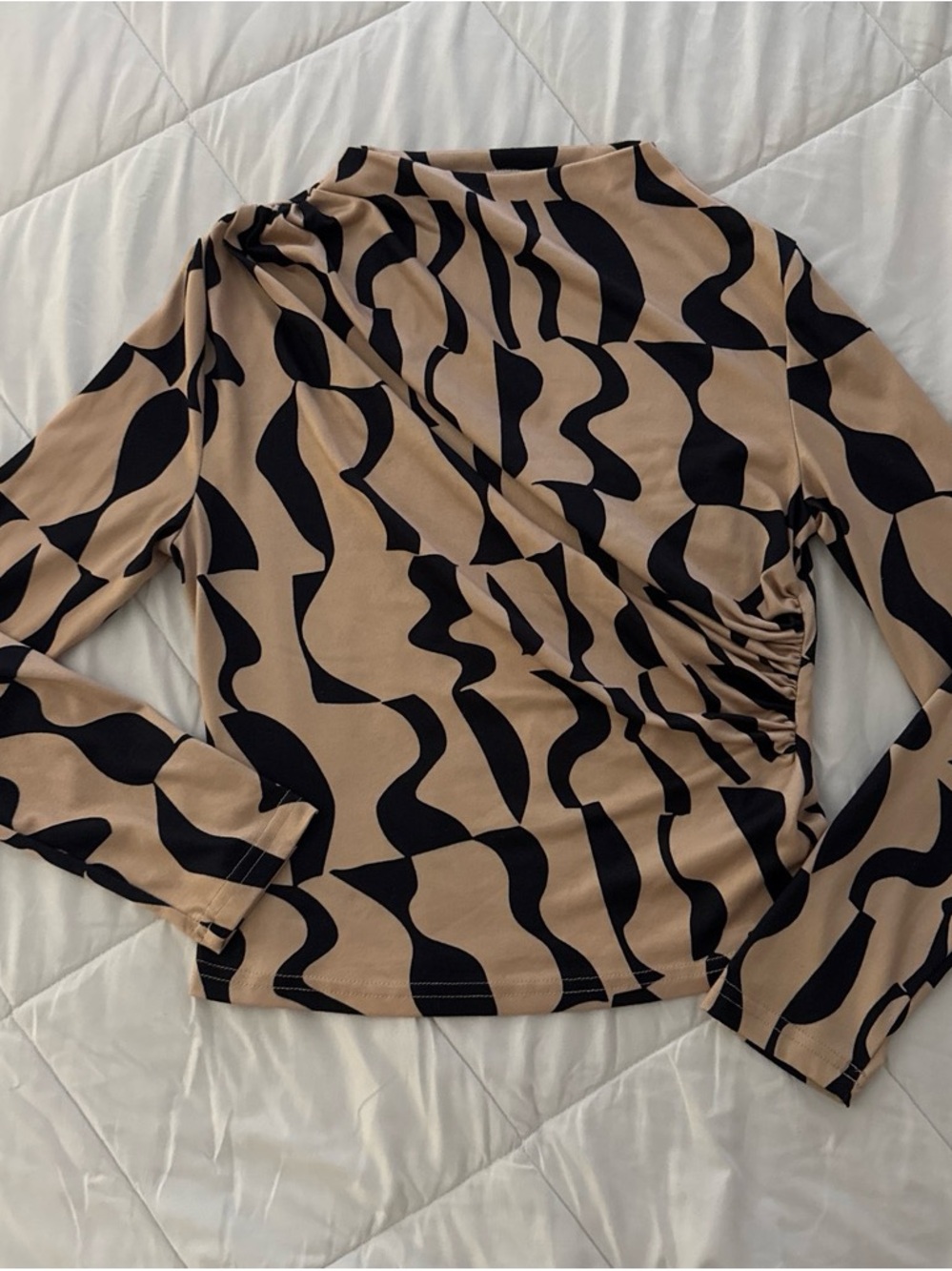 Women’s Tan and Black Abstract Print Long-Sleeve Top